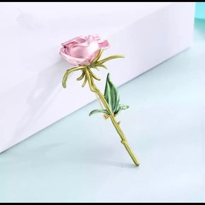 Pink tea rose brooch/pin.